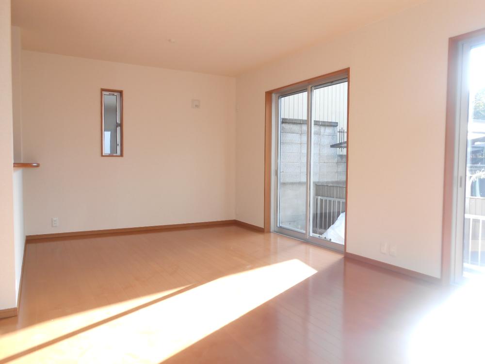 Living. Spacious living