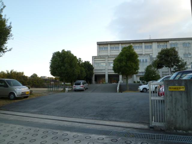 Primary school. Mitsuike until elementary school 902m