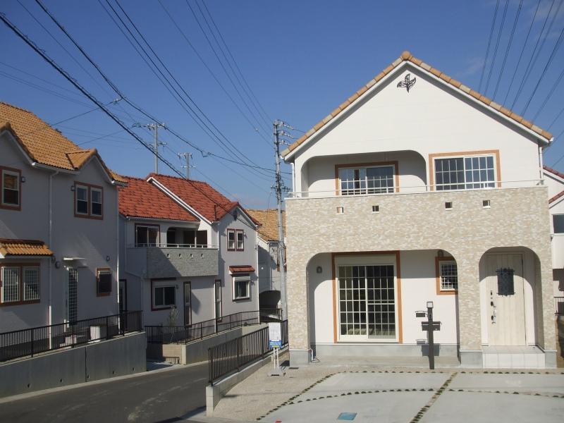 Other. Finally completed streets of French Country! Introspection and in the model building, which is full coordination in Southern Europe furniture, You can see the Panasonic housing facilities of this sale ready-built compartment standard specification.