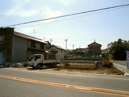 Local appearance photo. Frontal road