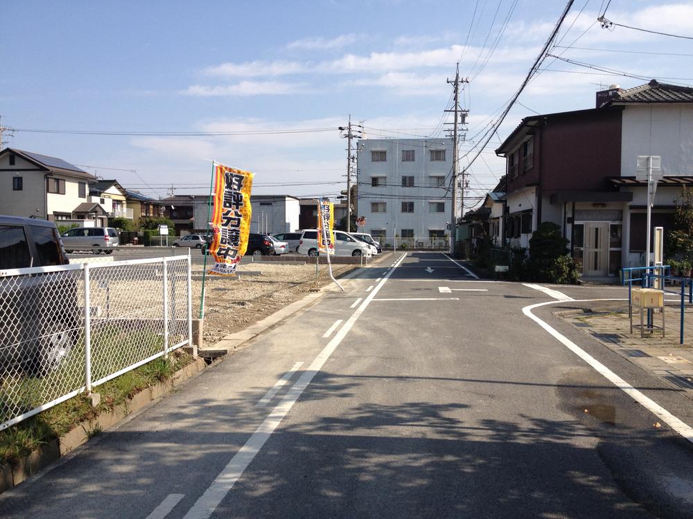Local photos, including front road. Local (10 May 2013) Shooting