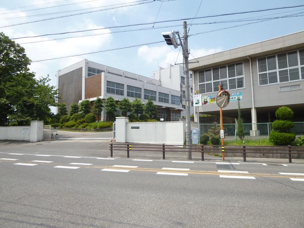 Junior high school. 980m until Tokai Municipal Fukishima junior high school