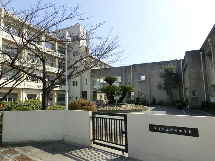 Primary school. 630m to Daejeon elementary school