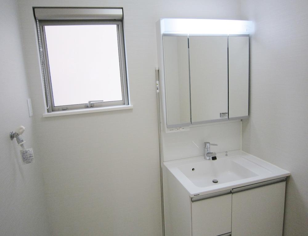 Wash basin, toilet. Indoor (July 2013) Shooting