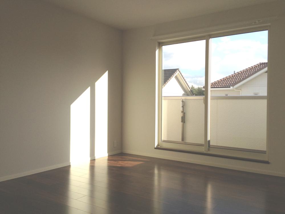 Non-living room. The main bedroom of muted colors. Heals tired of the day. Indoor (12 May 2013) Shooting