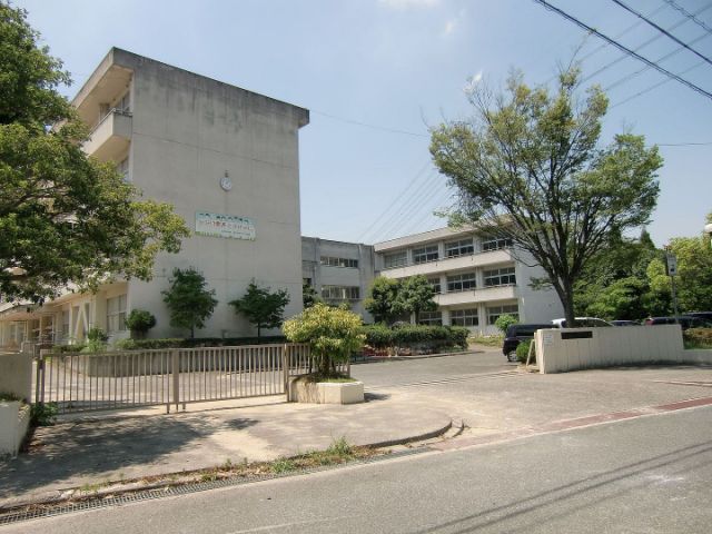 Junior high school. Municipal Nawa until junior high school (junior high school) 1200m