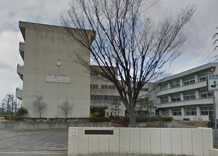 Junior high school. 2390m to Tokai Municipal Nawa junior high school