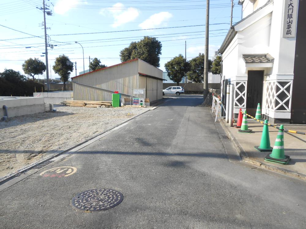 Local photos, including front road. Frontal road Northeast side 4.65 ~ 4.7m