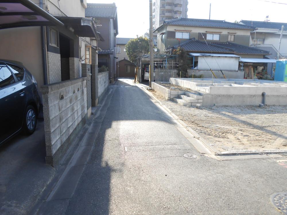 Local photos, including front road. Frontal road Southeast side 2.1 ~ 2.5m