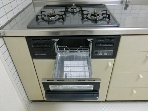 Kitchen. 3-neck gas stove ・ Stand-alone system kitchen about 3.5 tatami mats with a grill