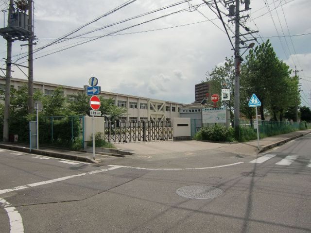 Primary school. 930m up to municipal Yokosuka elementary school (elementary school)