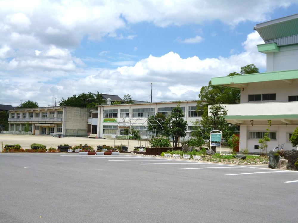 Primary school. 180m until Tokai Municipal Hirashu Elementary School