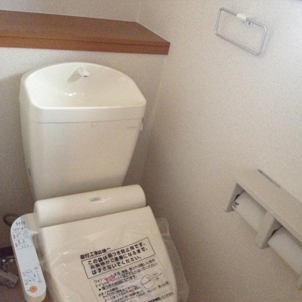 Toilet. Indoor (11 May 2013) Shooting