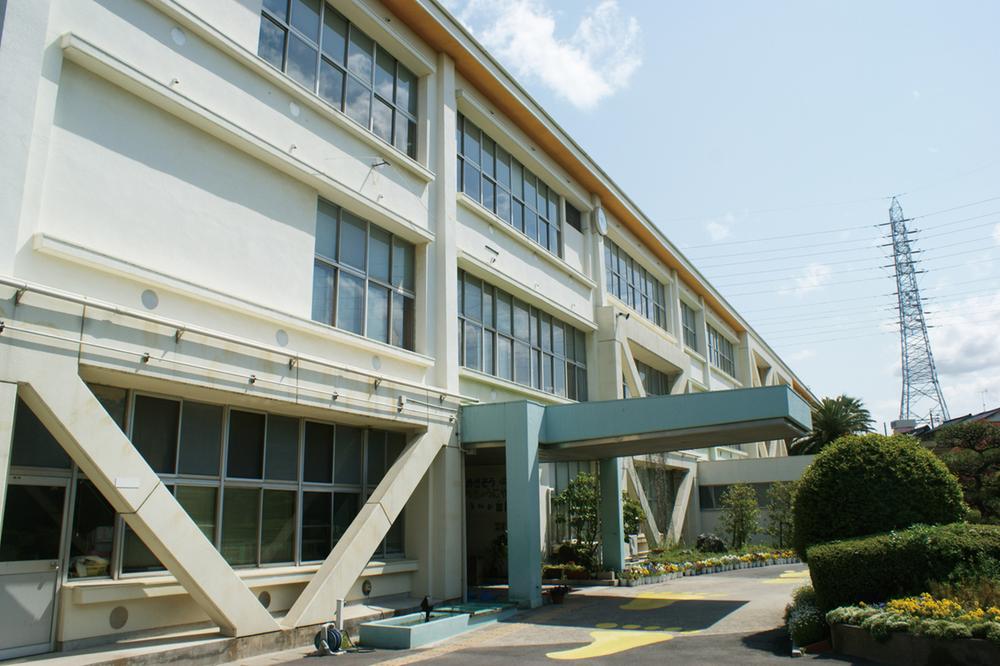 Primary school. 1052m to Tokai Municipal Kagiya Minami Elementary School