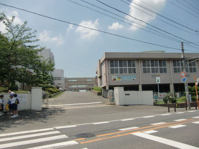 Junior high school. Municipal Fukishima until junior high school (junior high school) 740m