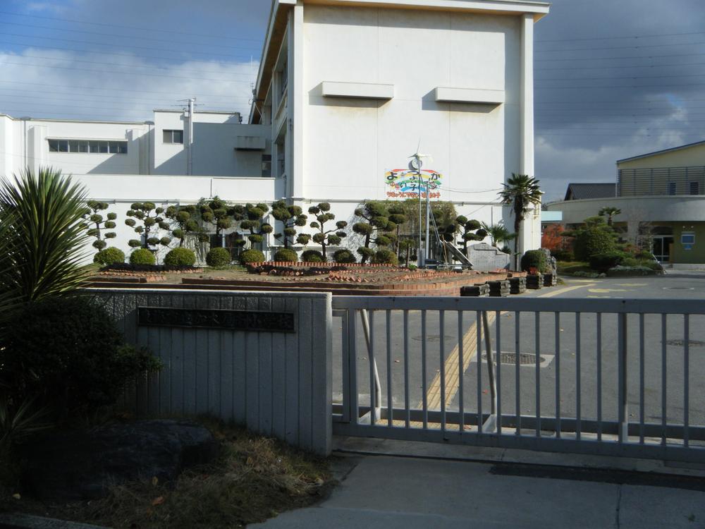 Primary school. 1740m to Tokai Municipal Kagiya Minami Elementary School