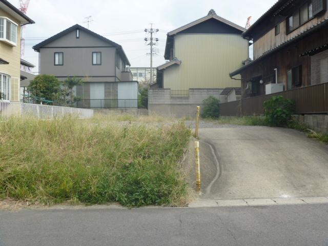 Local photos, including front road. Local (10 May 2013) Shooting The whole vacant lot