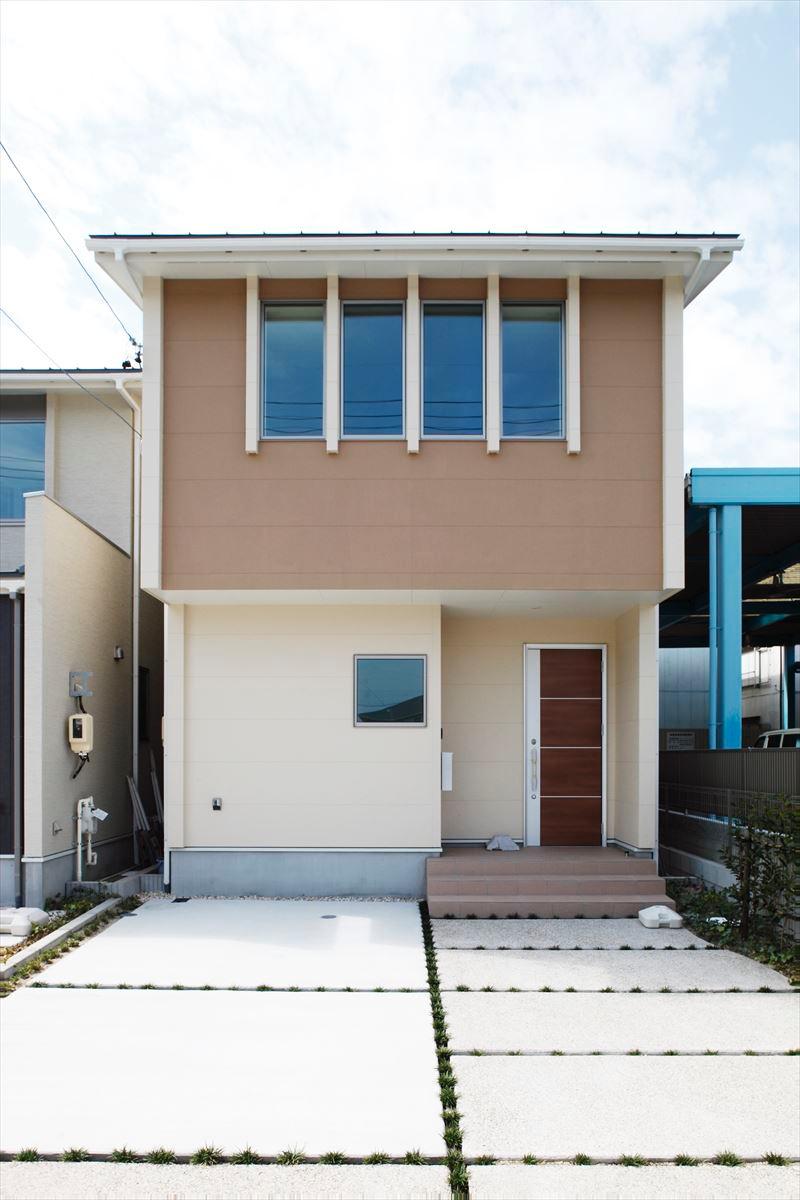Local appearance photo. A Togaikan Plan: 19 Pledge spacious living attractive! Because even put the sofa there is room in width, Study of the personal computer space and children at a desk, Drawing space can also be ensured.