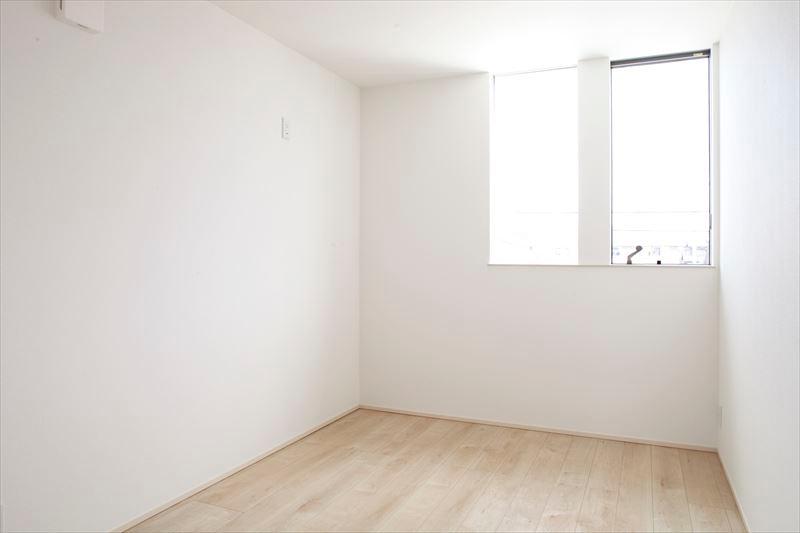 Non-living room. A Western-style building