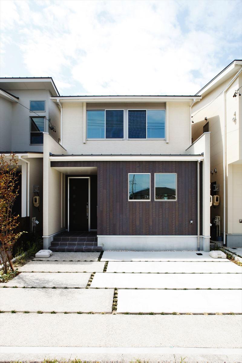 Local appearance photo. B Togaikan Plan: 5LDK with Japanese-style room plan. Independent Japanese-style room is available to our customers use and 2 households tenants, etc.. Also, Or providing a staircase under storage, I'm glad plan to wife in consideration of the water around the flow line.