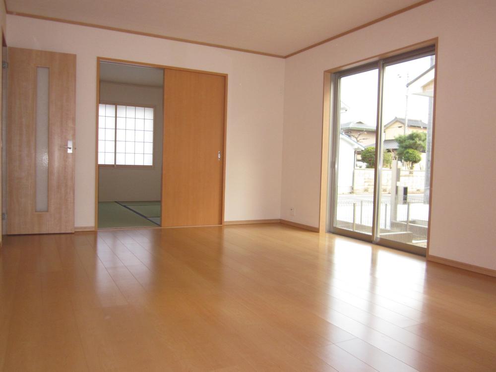 Living. Spacious living