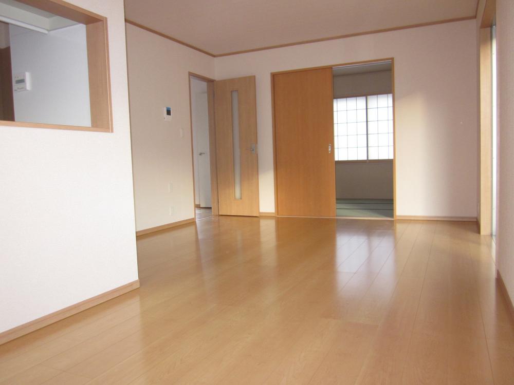 Living. Spacious living