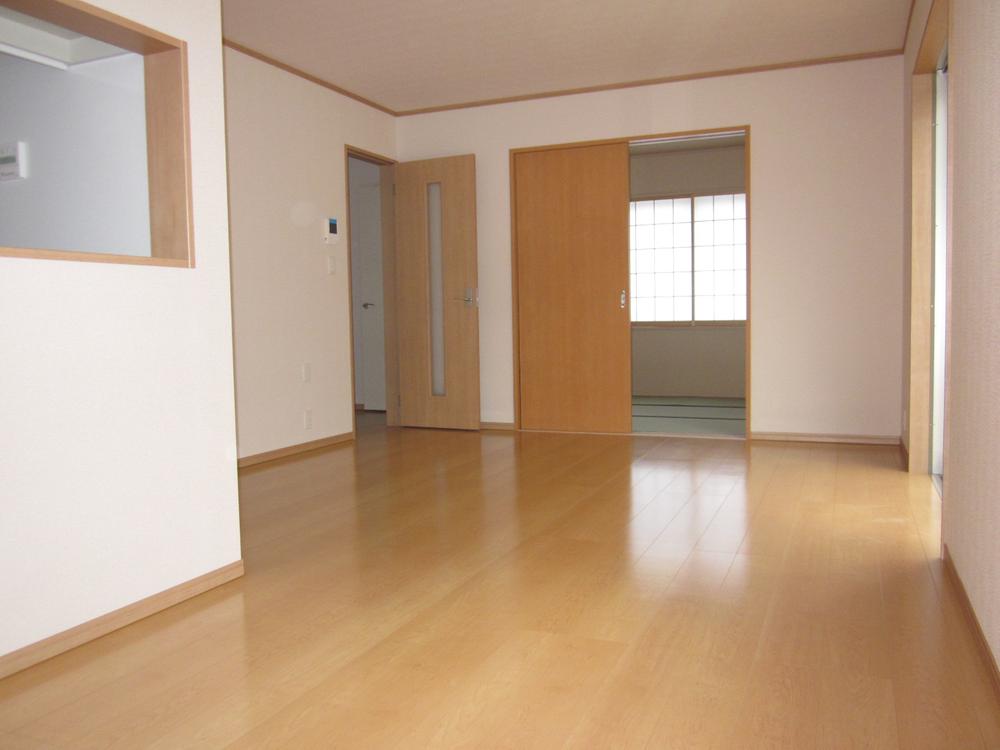 Living. Spacious living