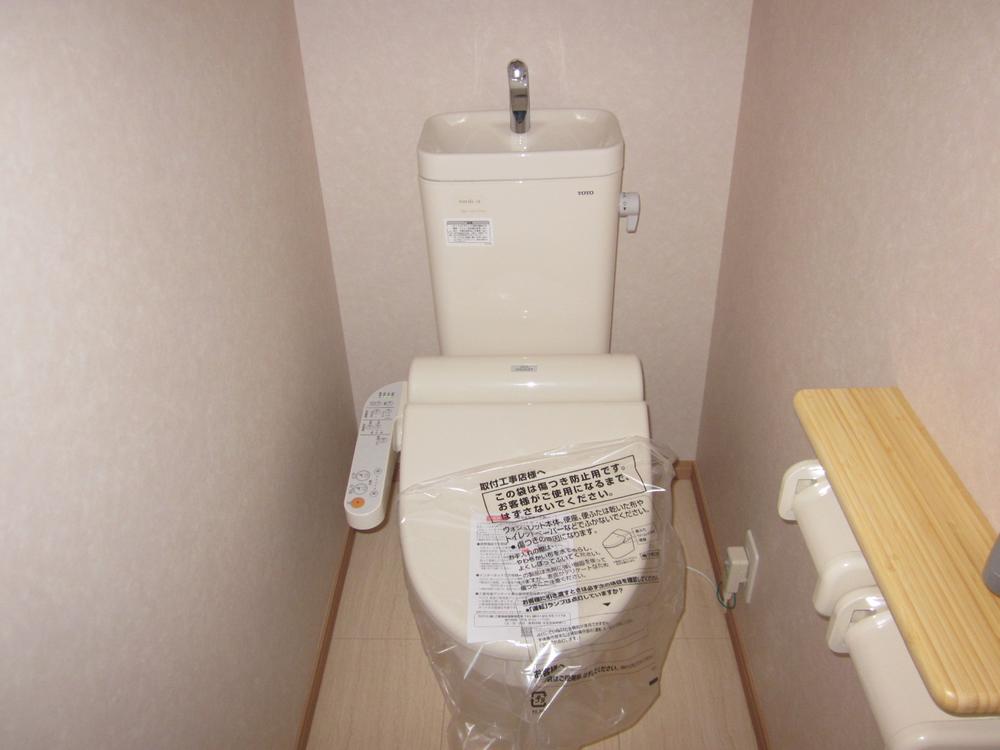 Toilet. Bidet function with toilet