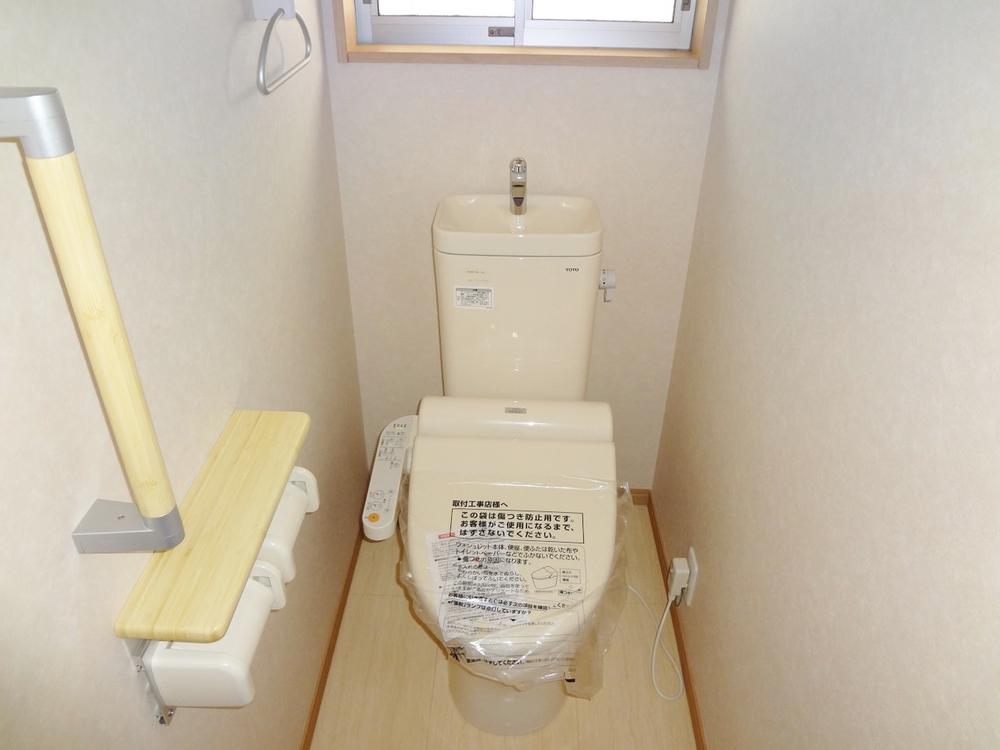 Toilet. Indoor (12 May 2013) Shooting