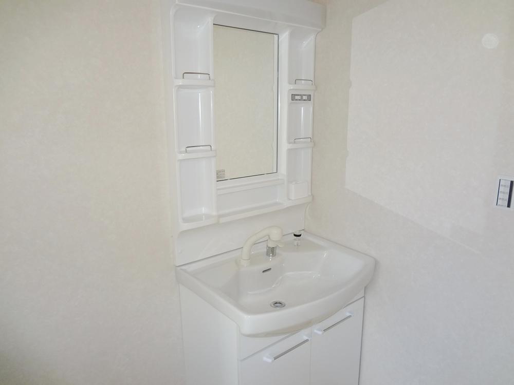 Wash basin, toilet. Indoor (12 May 2013) Shooting