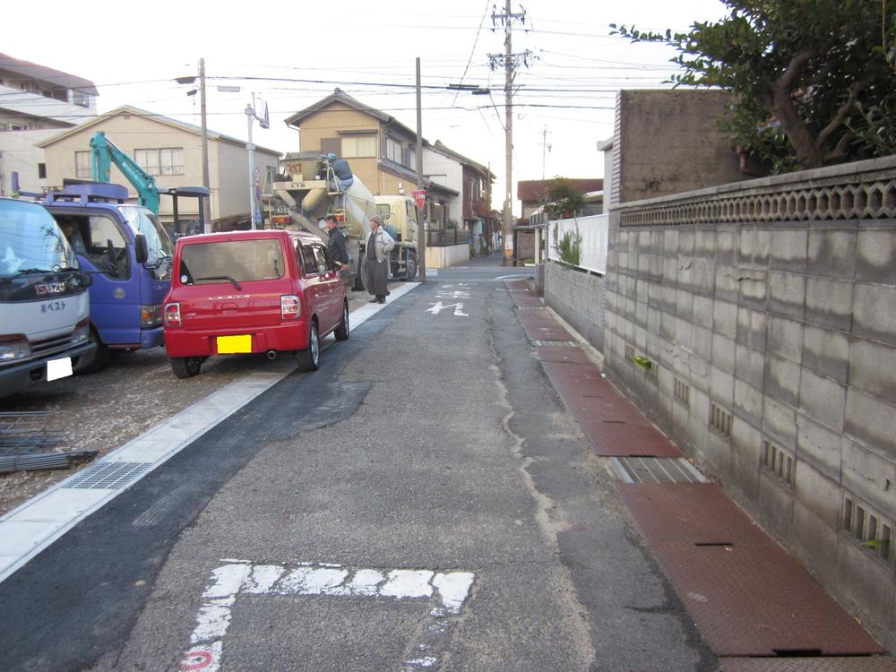 Local photos, including front road. North front road