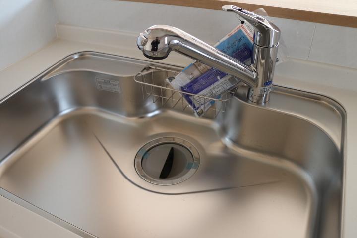 Kitchen. Water purification function with sink faucet
