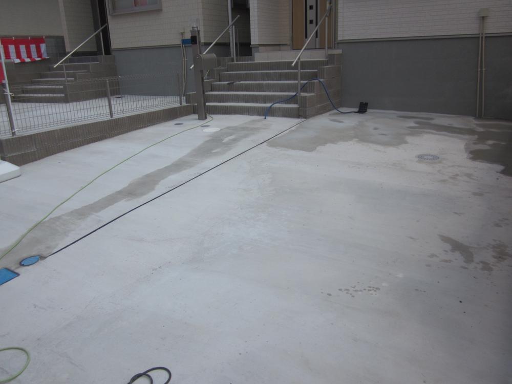 Parking lot. Parallel two possible parking