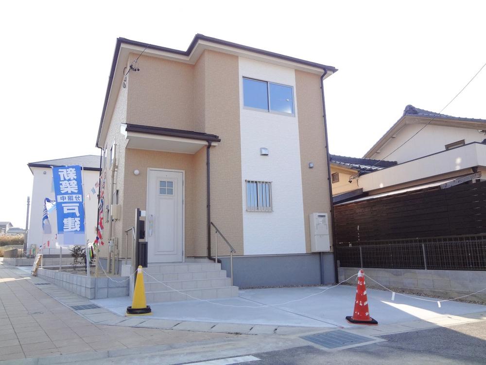 Local appearance photo. Local (12 May 2013) Shooting