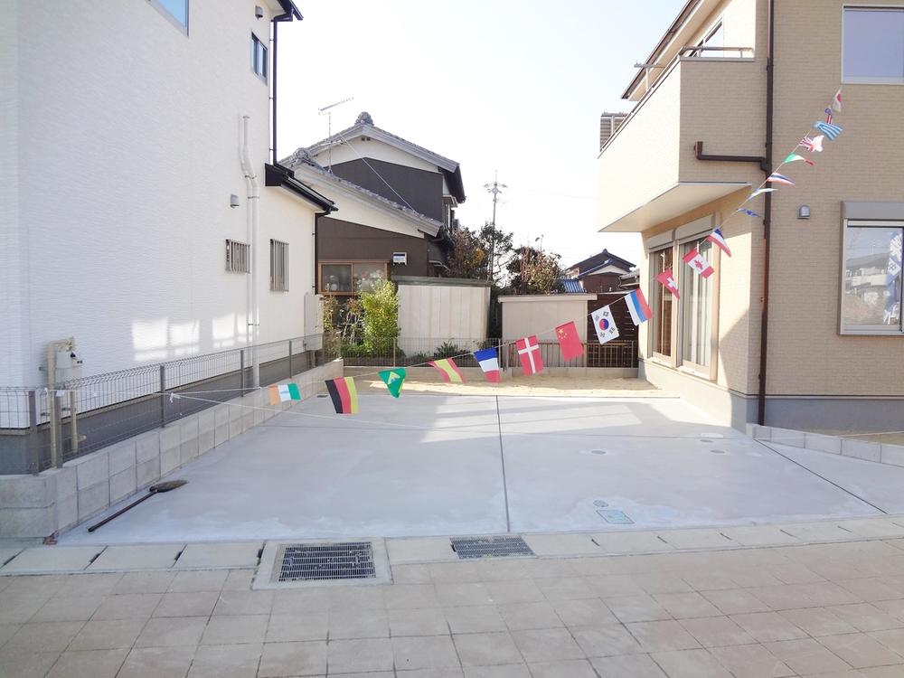 Parking lot. Local (12 May 2013) Shooting