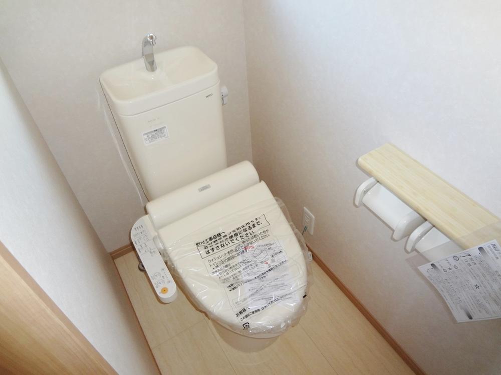 Toilet. Indoor (12 May 2013) Shooting