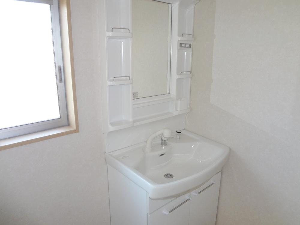 Wash basin, toilet. Indoor (12 May 2013) Shooting