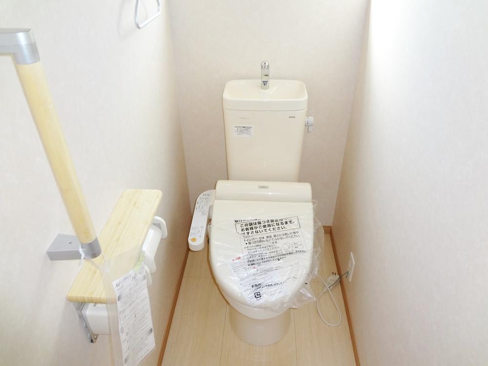 Toilet. Indoor (12 May 2013) Shooting