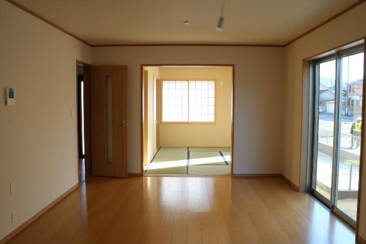 Living. Living and connect Japanese-style room! 