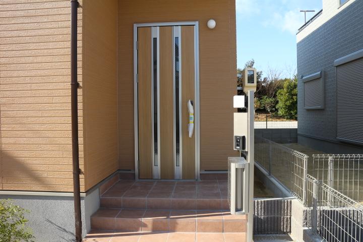 Entrance. Entrance ・ Double lock, Card key support! 