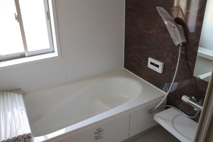 Bathroom. Bench with a bus that can also sitz bath