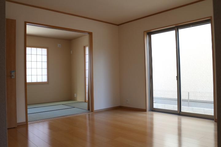 Living. Japanese and continued living