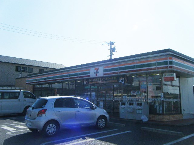 Convenience store. 1299m to Seven-Eleven (convenience store)