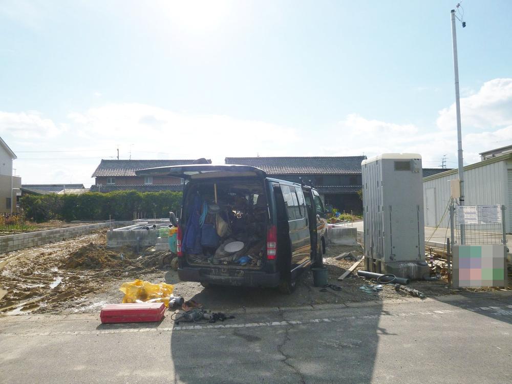 Local photos, including front road. Local (12 May 2013) Shooting