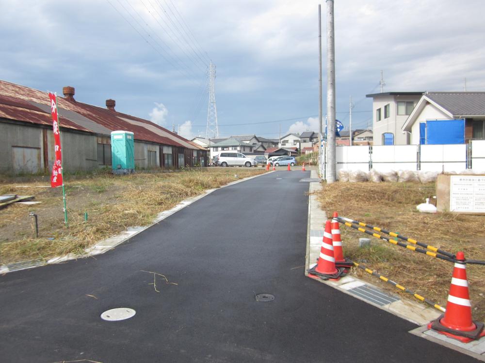 Local photos, including front road. East front road