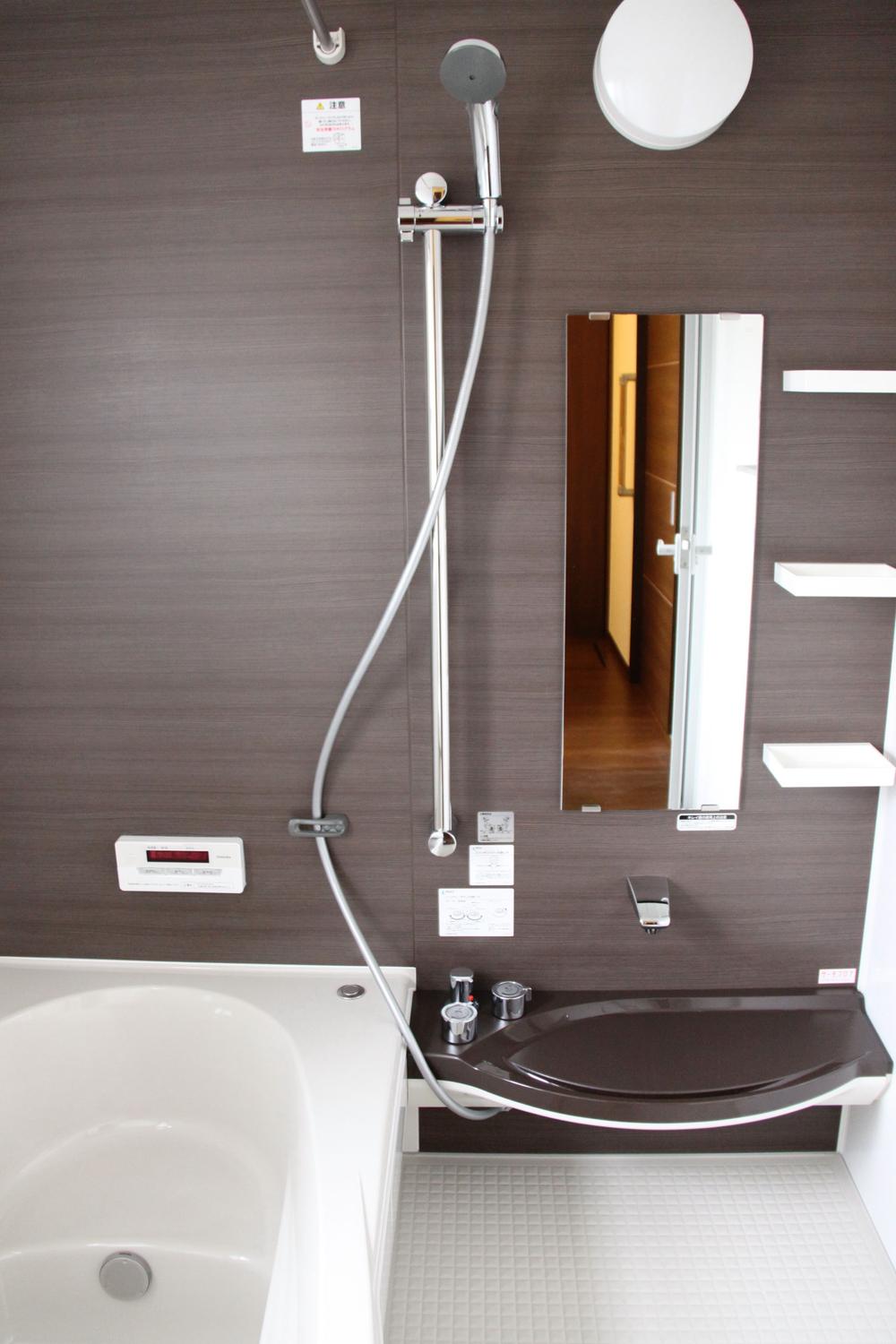 Same specifications photo (bathroom). Fashionable, It is a highly insulating effect bathroom! 
