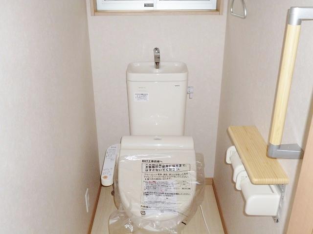 Toilet. Indoor (11 May 2013) Shooting