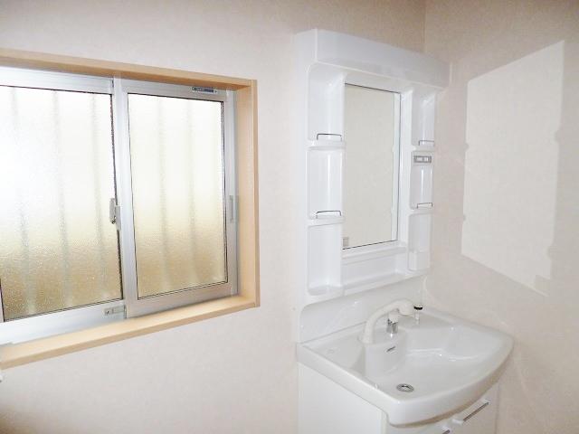 Wash basin, toilet. Indoor (11 May 2013) Shooting