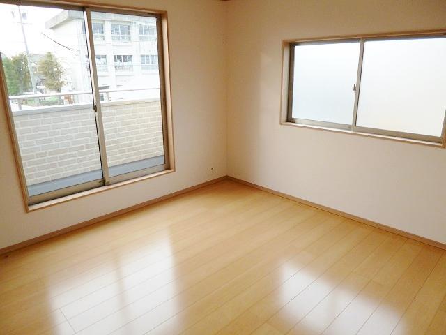 Non-living room. Indoor (11 May 2013) Shooting