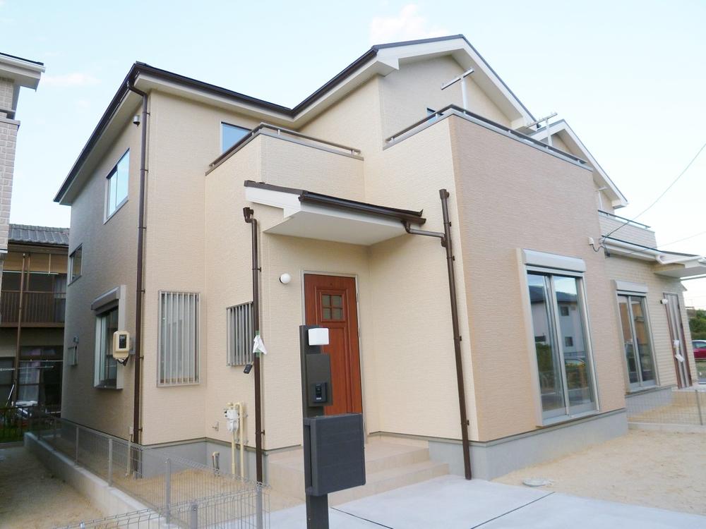 Local appearance photo. Local (11 May 2013) Shooting